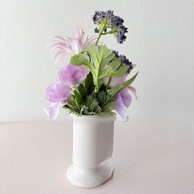 【新作】和モダン仏花|ツインスターリリーと紫グラデーションのアレンジメント|白花器・供花・和室インテリアにも | 8枚目